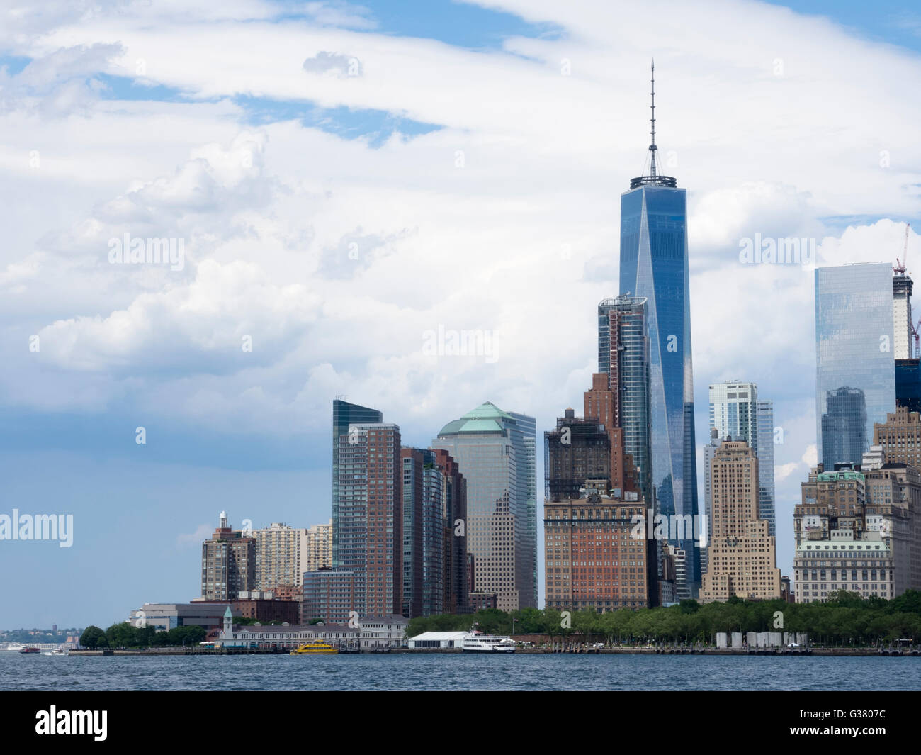 New York Skyline von Governors Island Stockfoto