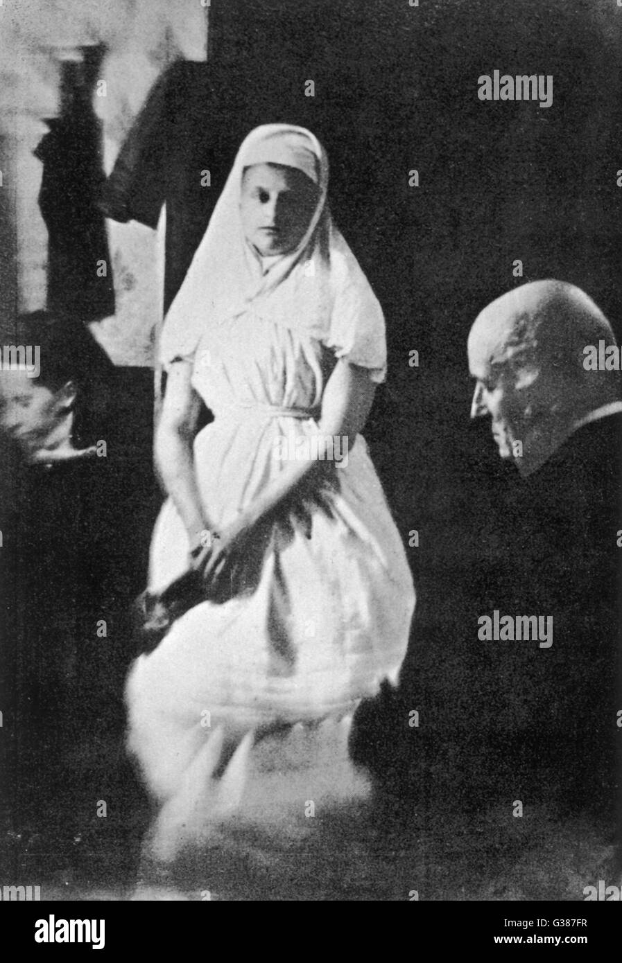 'Katie King' manifestiert sich im Haus von Sir William Crookes, obwohl keiner von beiden Sitter besonders daran interessiert, den Geist Datum scheint: 1874 Stockfoto