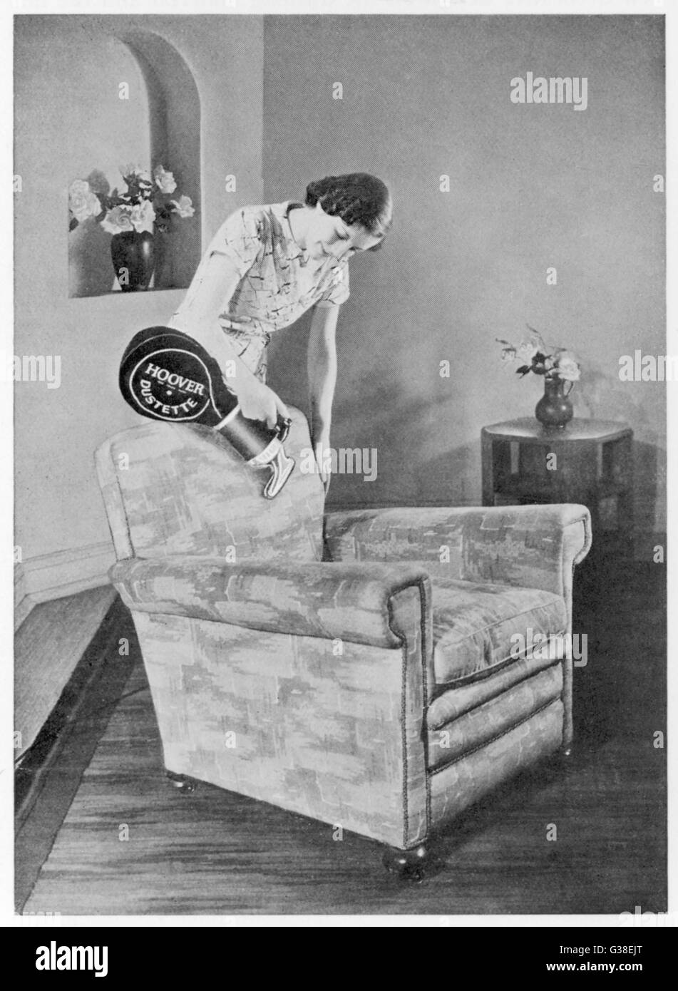 EINEN STUHL SAUGEN 1930S Stockfoto