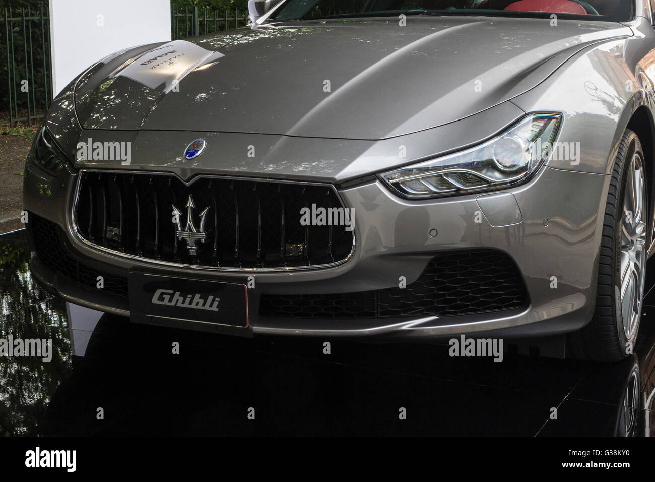 Turin, Italien, 8. Juni 2016. Vorderansicht des Maserati Ghibli Stockfoto