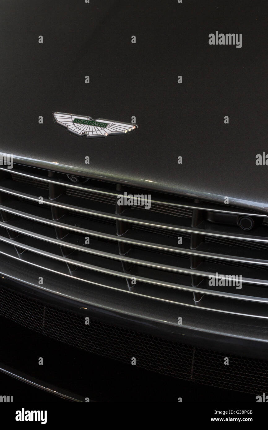 Turin, Italien, 8. Juni 2016. Detail des Logo und Kühler Kühlergrill auf Aston Martin DB11 Stockfoto