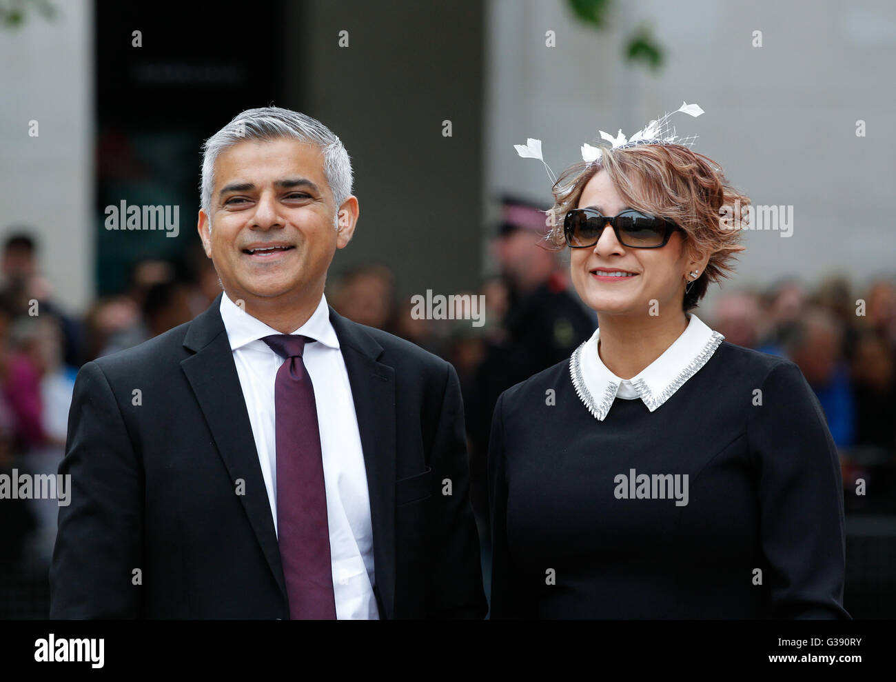 London, UK. 10. Juni 2016. Bürgermeister von London Sadiq Khan (L) und Frau Saadiya Khan ankommen in der St. Pauls Cathedral Erntedank-Wehrdienst anlässlich der 90. Geburtstag der Königin am 10. Juni 2016 in London, Großbritannien. Bildnachweis: Han Yan/Xinhua/Alamy Live-Nachrichten Stockfoto