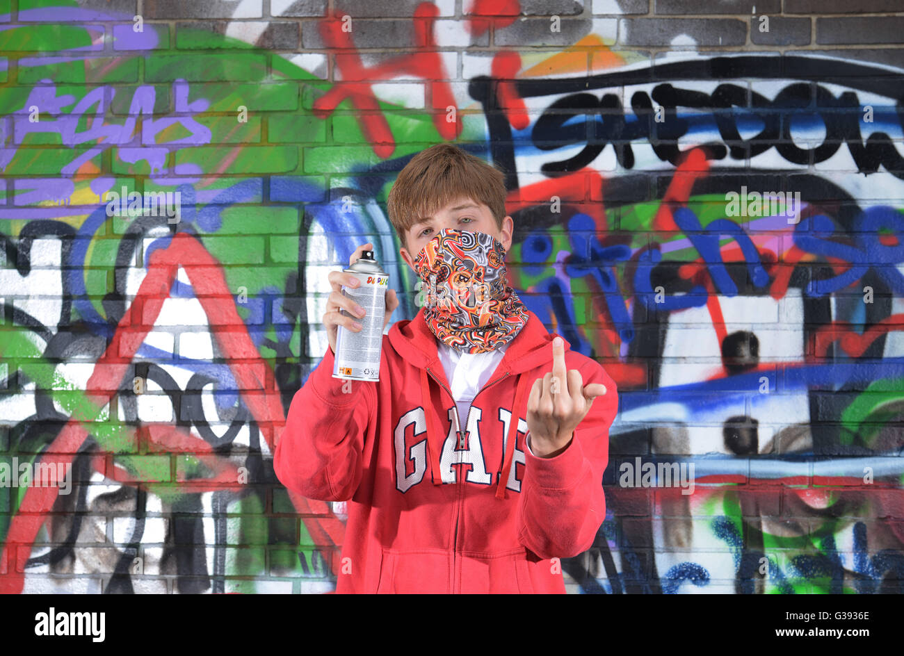 junger Mensch, Graffiti-sprayer Stockfoto