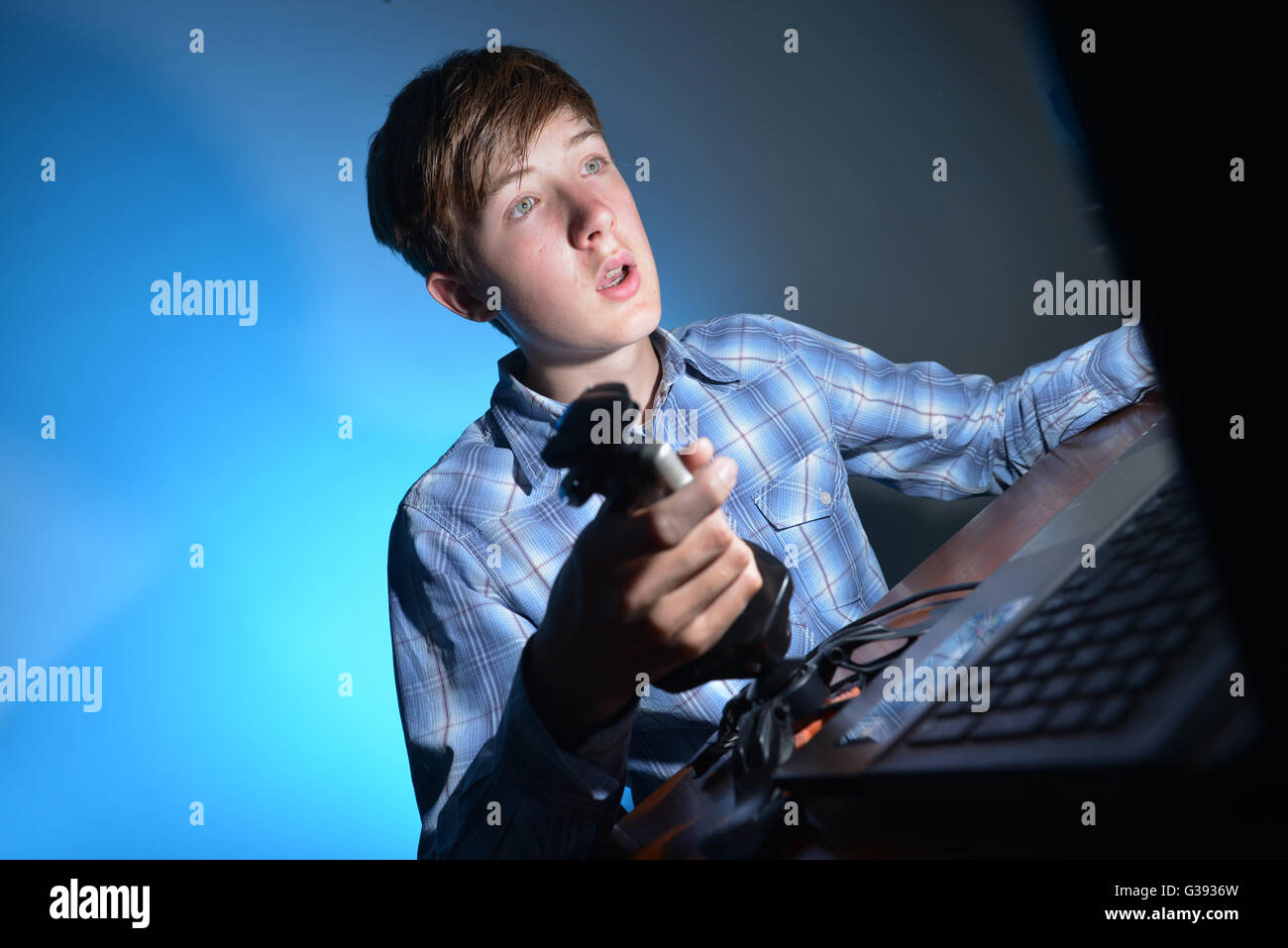 junger Mensch, Computerspiel Stockfoto
