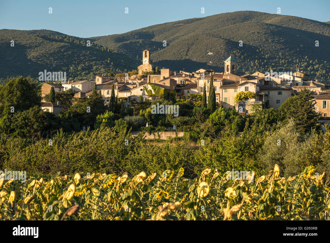 Dorf von Lourmarin, Luberon, Vaucluse, Provence-Alpes-Côte d ' Azur (als eines der schönsten Dörfer in Frankreich aufgeführt) Stockfoto