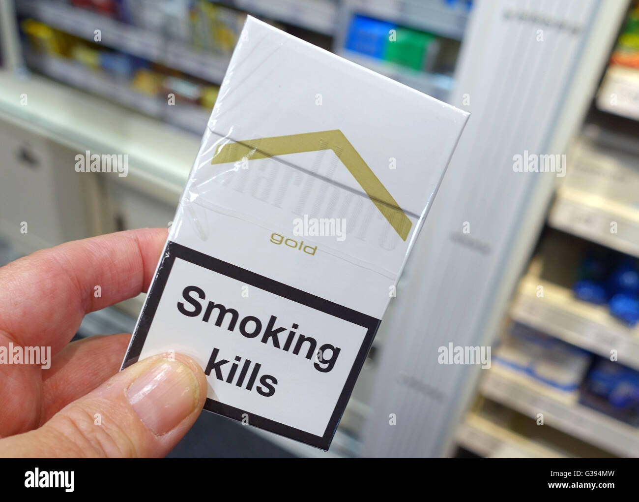 Zigarettenpackungen ohne branding werden eingeführt, London Stockfoto