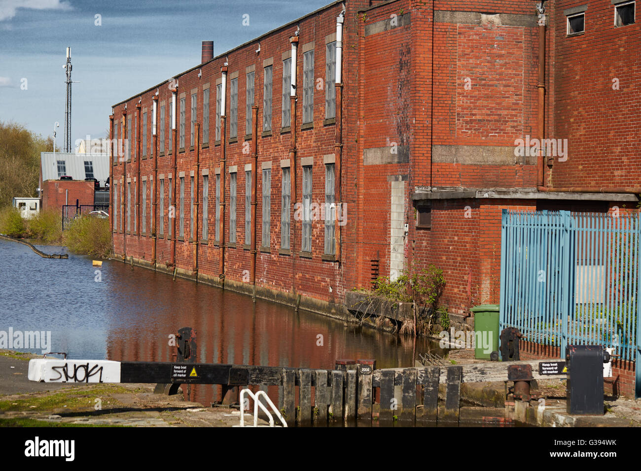 Castletown Rochdale Industrie Mühlen Linie der Rochdale Kanal sperrt Business Unit industrial Estate Website Armen n Gebäude Stockfoto