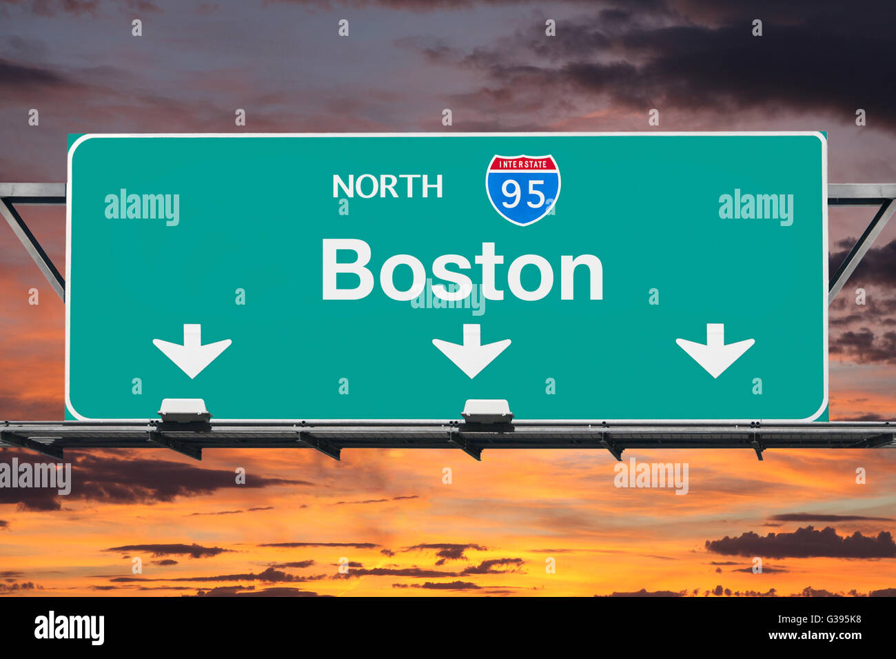 Interstate 95 nördlich bis Boston Autobahn Schild mit Sonnenaufgang Himmel. Stockfoto