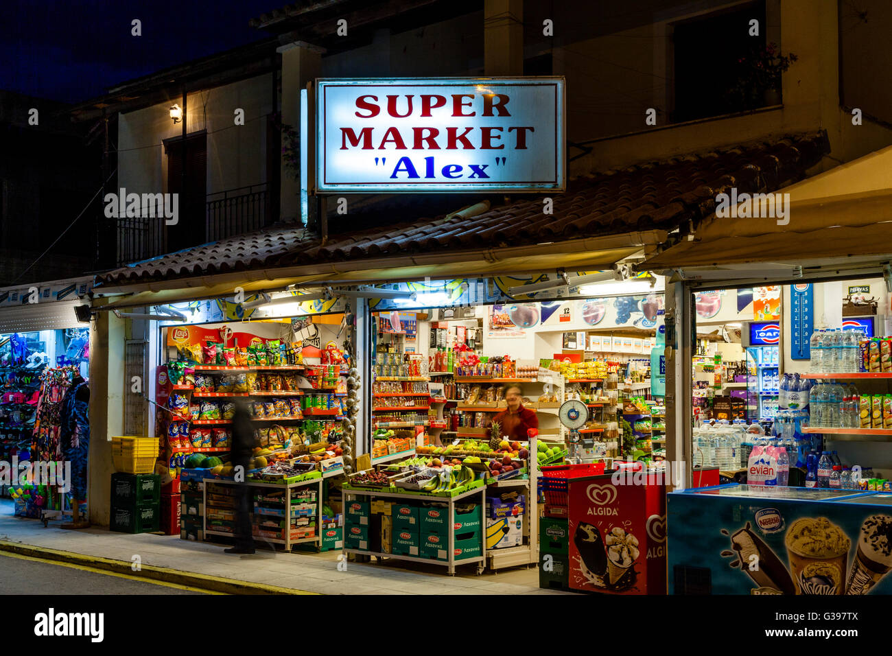 Ein Supermarkt In Sidari, Korfu, Griechenland Stockfoto