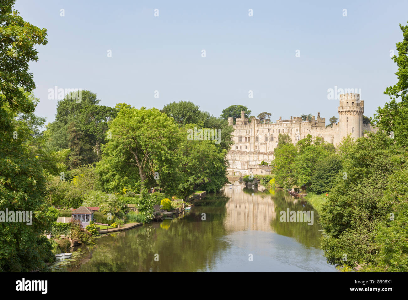 Warwick Castle erbaute William den Eroberer 1068, mit Blick auf den Fluss Avon, Warwick, Warwickshire, England, UK Stockfoto