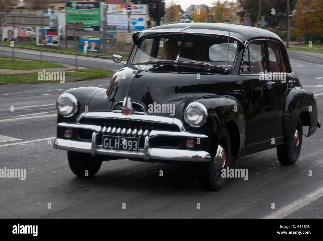 Australian Road-Trip: A restauriert 1956 Holden FJ-Limousine von General Motors Holden in Australien gebaut wurde. Automobilbau in Australien hat jetzt aufgehört. Stockfoto