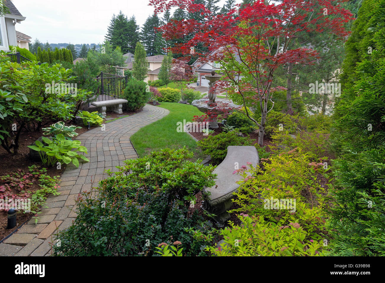 Garten Backstein Fertiger Weg im mit Steinbänken