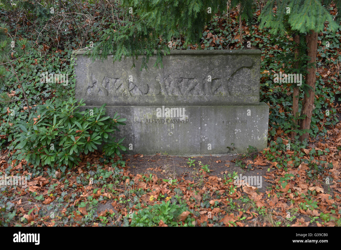 Greifen Sie, Alfred Cassirer Waldfriedhof Heerstraße, Charlottenburg, Berlin, Deutschland Stockfoto