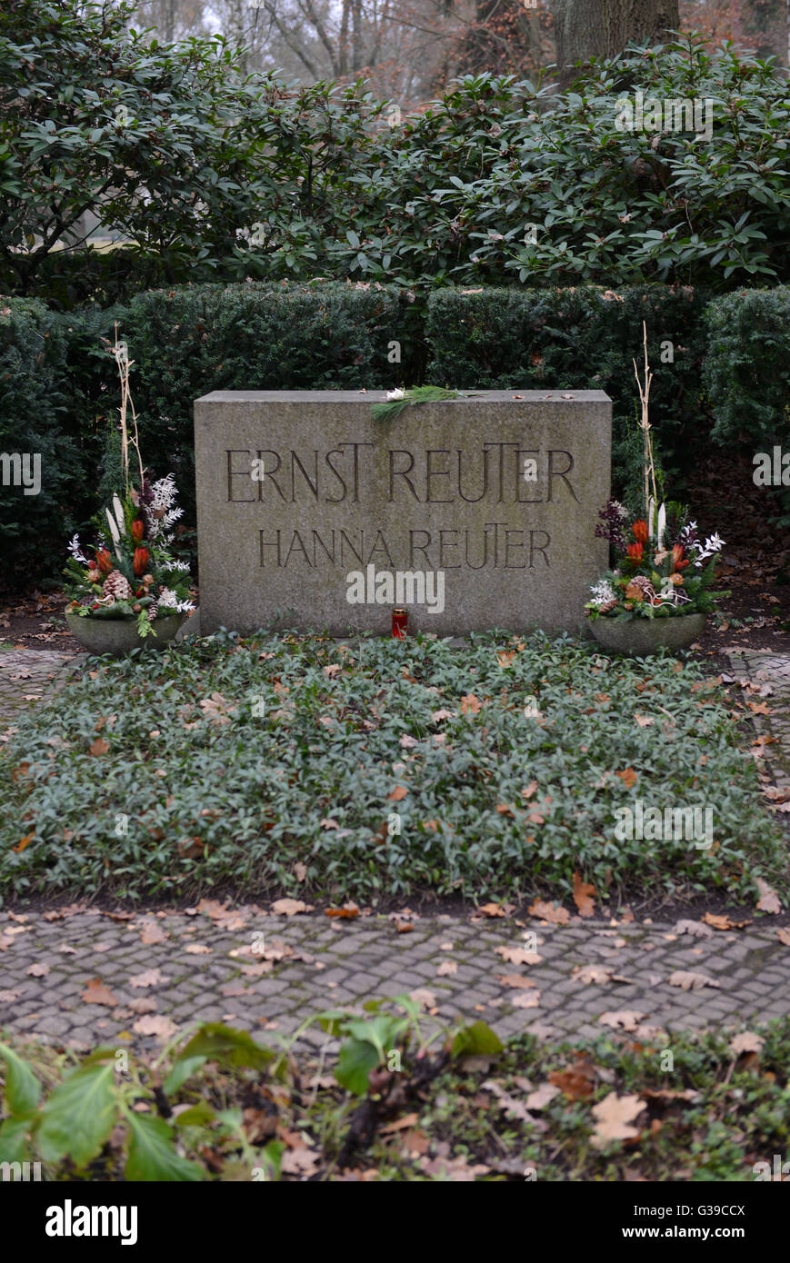 Greifen Sie, Ernst Reuter, Waldfriedhof, Potsdamer Chaussee, Zehlendorf, Berlin, Deutschland Stockfoto