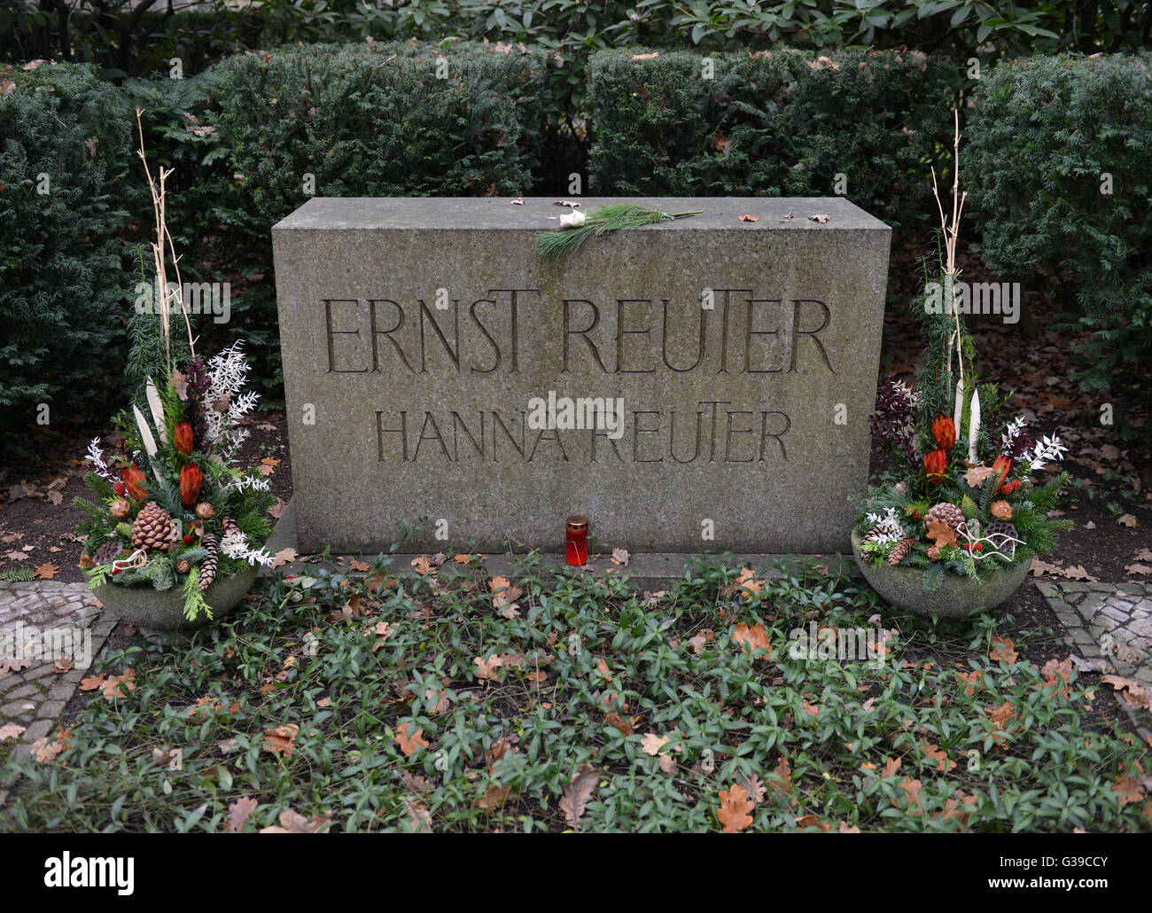 Greifen Sie, Ernst Reuter, Waldfriedhof, Potsdamer Chaussee, Zehlendorf, Berlin, Deutschland Stockfoto