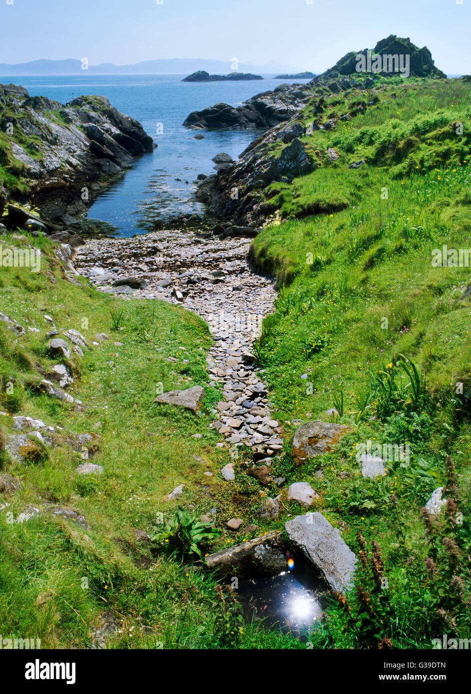 St. Columba gut & Hafen am Kopf der Landung stellen auf Eileach ein Naoimh (felsigen Stelle des Heiligen) unter Garvellachs, Argyll. Stockfoto