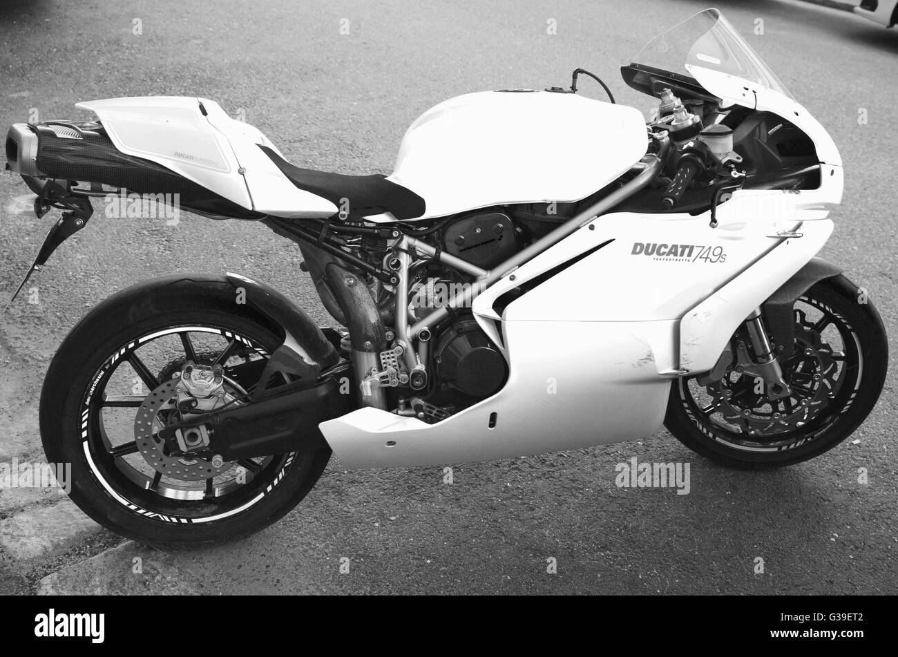 Helsinki, Finnland - 21. Mai 2016: Super bike Ducati 749, es ist ein V-Twin desmodromische Ventil betätigt Motor Sport Bike von Ducati Stockfoto