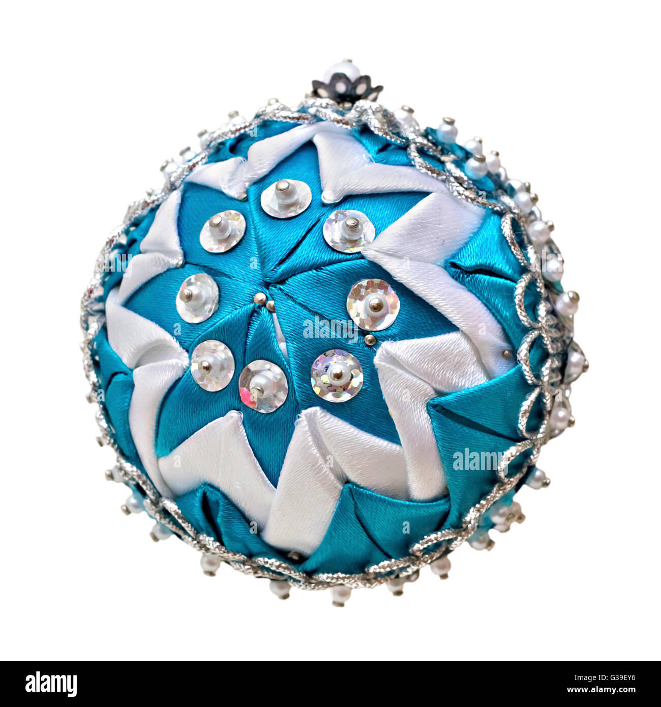 hausgemachte blau Weihnachtskugel isoliert auf weißem Hintergrund Stockfoto