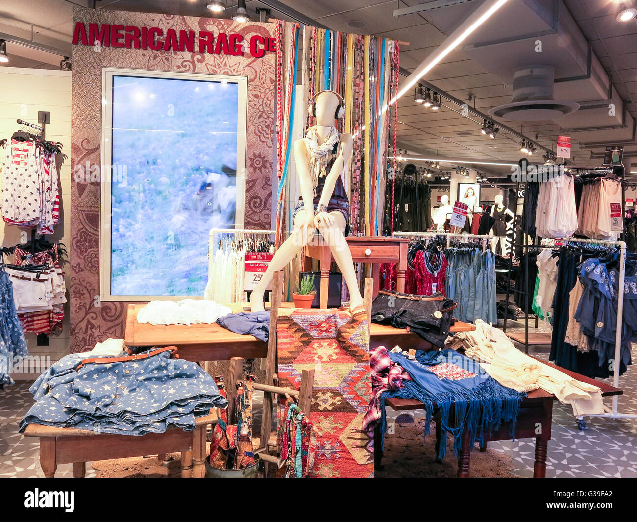 Man unten in New York Macys Kaufhaus, Herald Square, Stockfoto