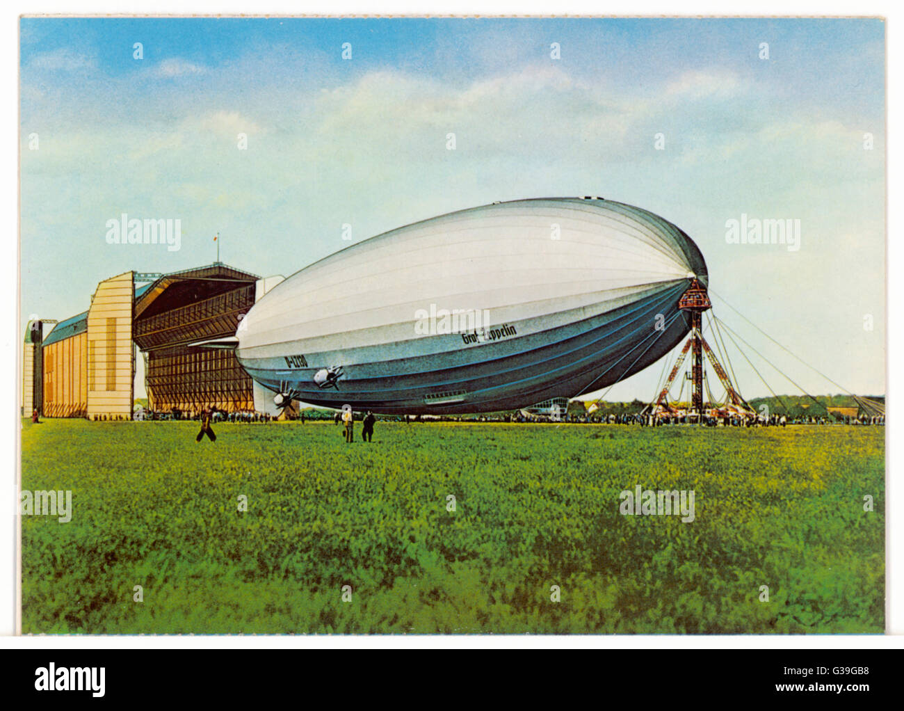 Zeppelin LZ 130 - Postkarte Stockfoto