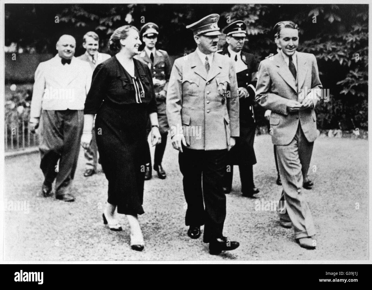 ADOLF HITLER mit Winifred Wagner und ihre Söhne Wieland (rechts) und Wolfgang (links) in Bayreuth im Juli 1938 Datum: Juli 1938 Stockfoto