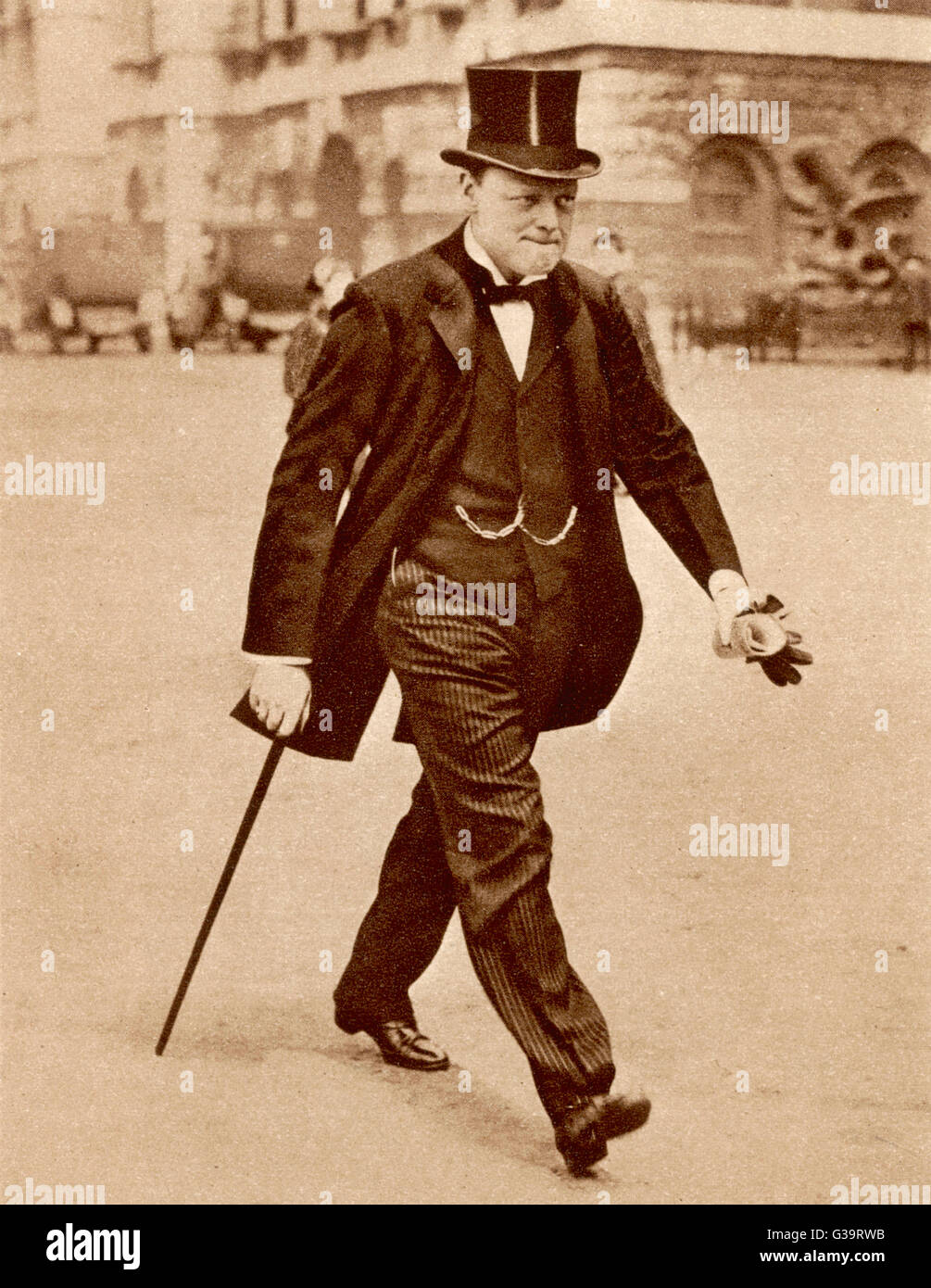 WINSTON CHURCHILL (1874-1965) als erster Lord der Admiralität während der politischen Krise in den ersten Monaten nach dem ersten Weltkrieg: Mai 1915 Stockfoto