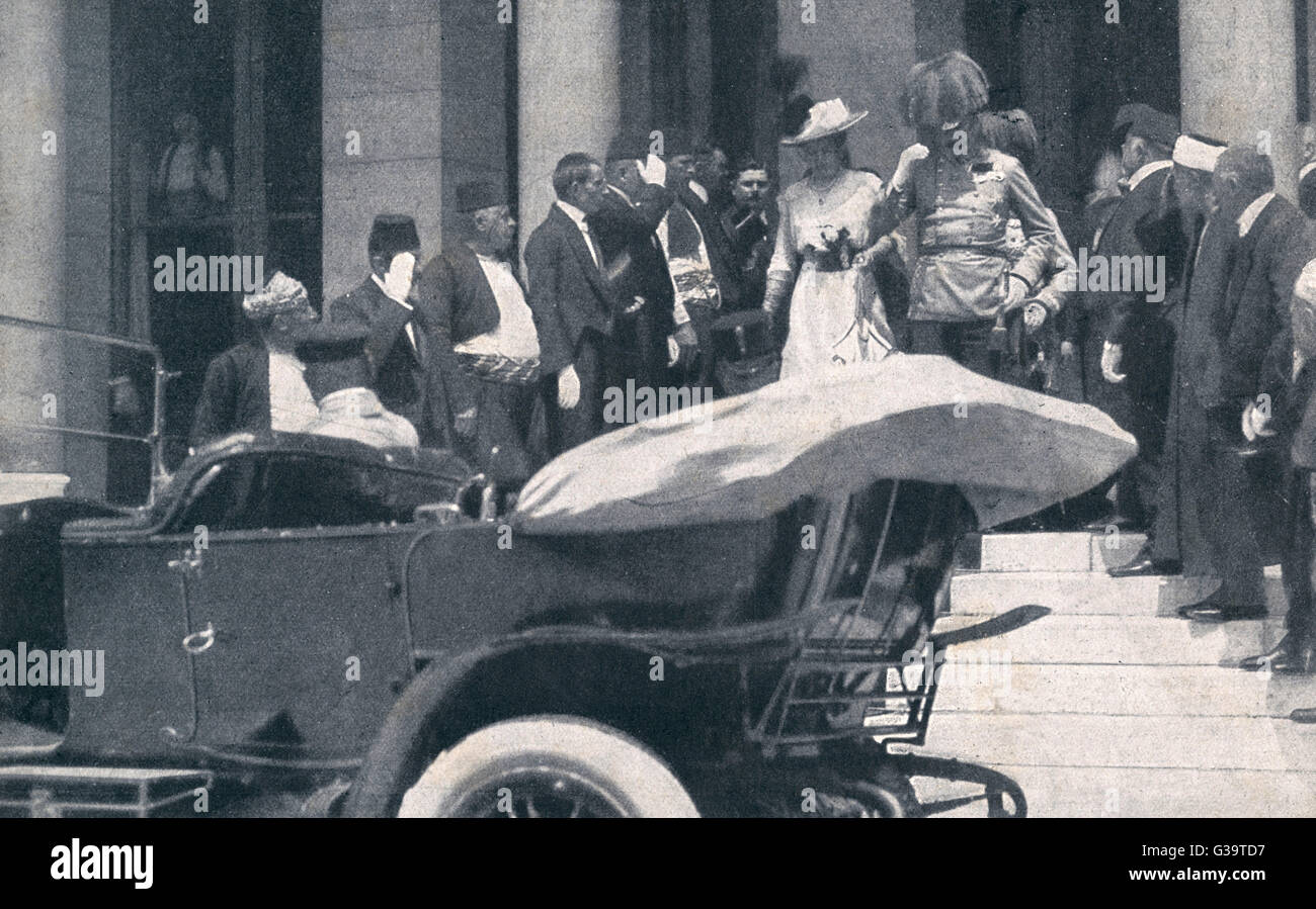 Erzherzog Franz Ferdinand und seine Frau verlassen Sarajevo Rathaus für ihre letzte Fahrt Datum: 28. Juni 1914 Stockfoto
