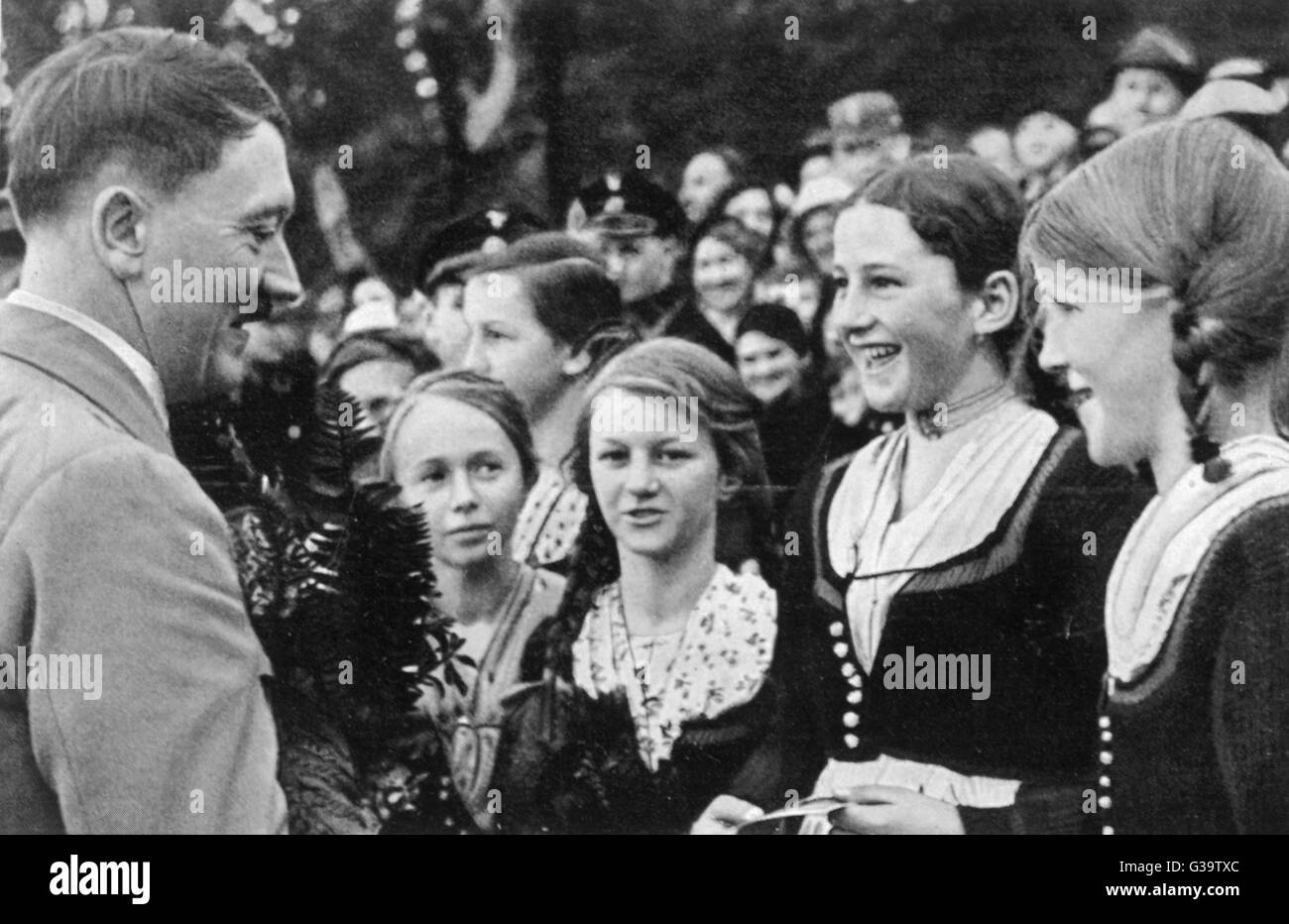 ADOLF HITLER der glücklichste Tag des Lebens, ein junges Mädchen des Tages Hitler Datum traf: ca. 1934 Stockfoto