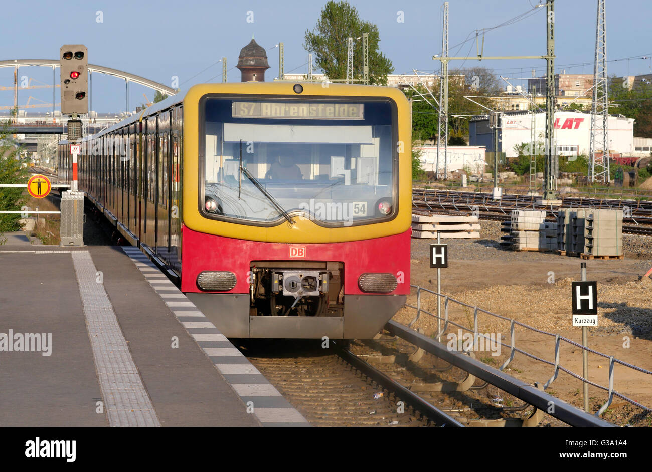 Eine Baureihe 481 Elektrischer Triebzug Ansätze Warschauer Strabe (Bahnhof) Berlin, Deutschland, EU. Stockfoto