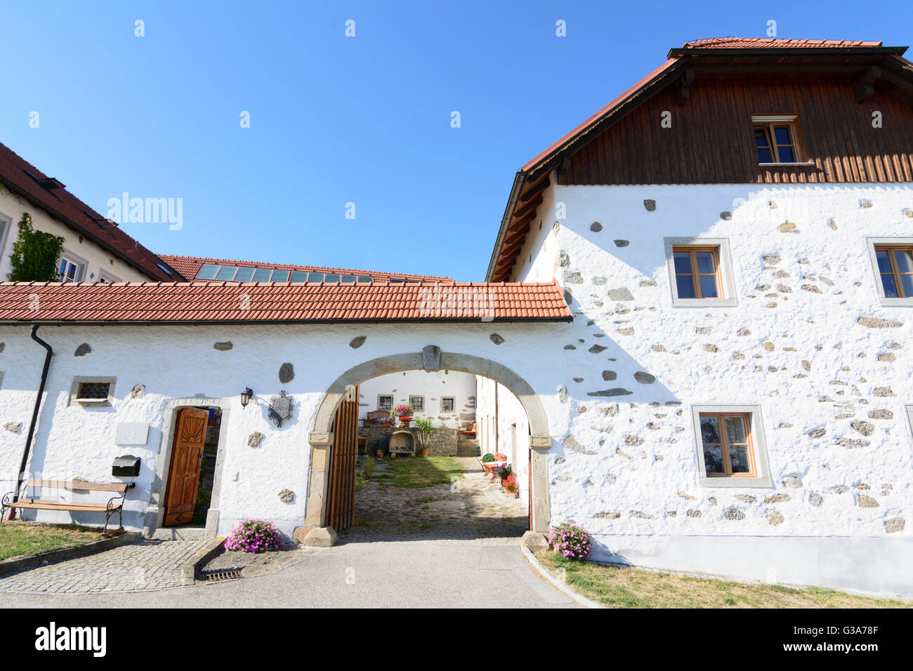 Landwirtschaftliches Gebäude in Pelmberg, Österreich, Oberösterreich, Oberösterreich, Mühlviertel, Hellmonsödt Stockfoto