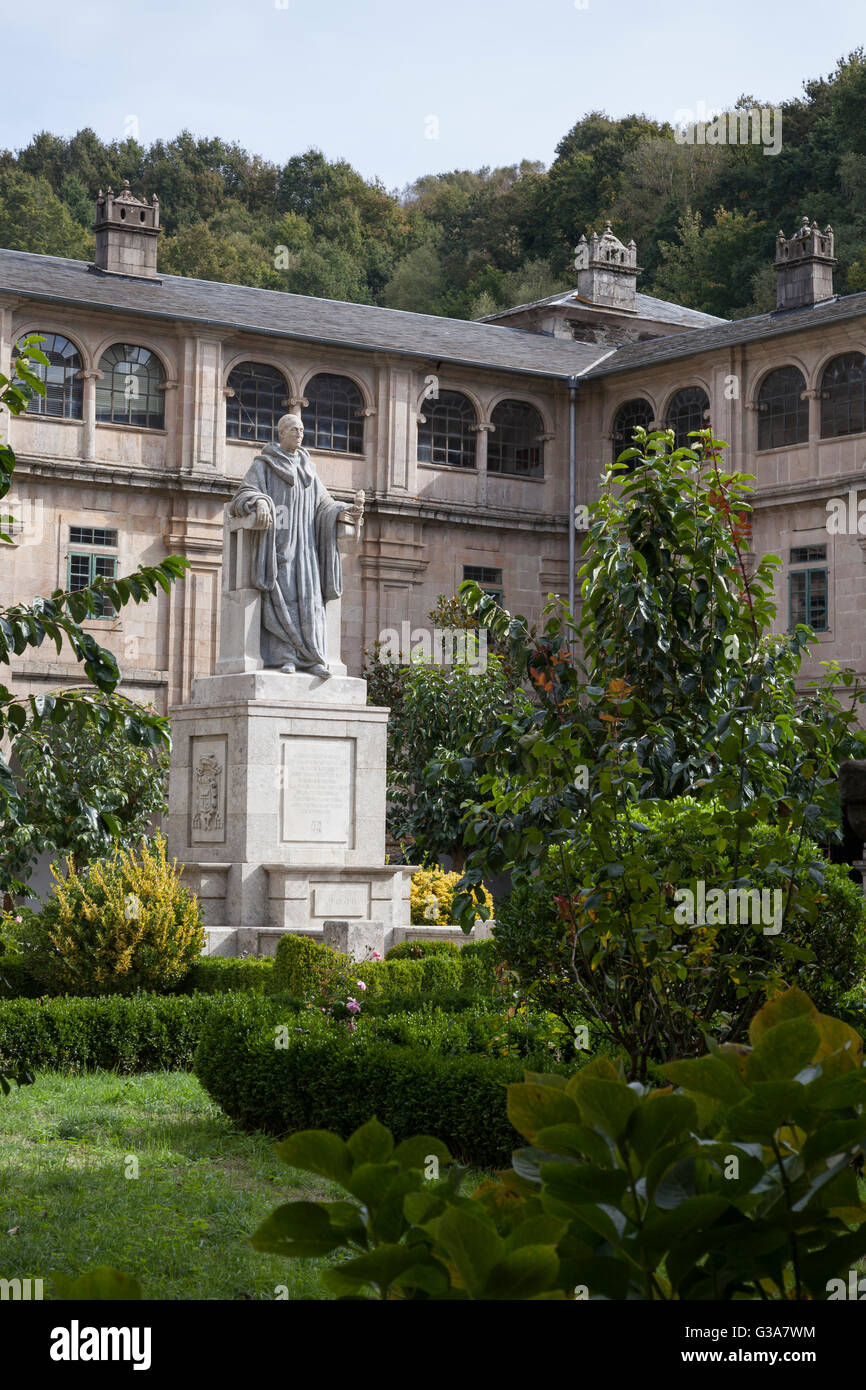 Samos, Spanien Denkmal für Benito Jerónimo Feijóo y Montenegro in