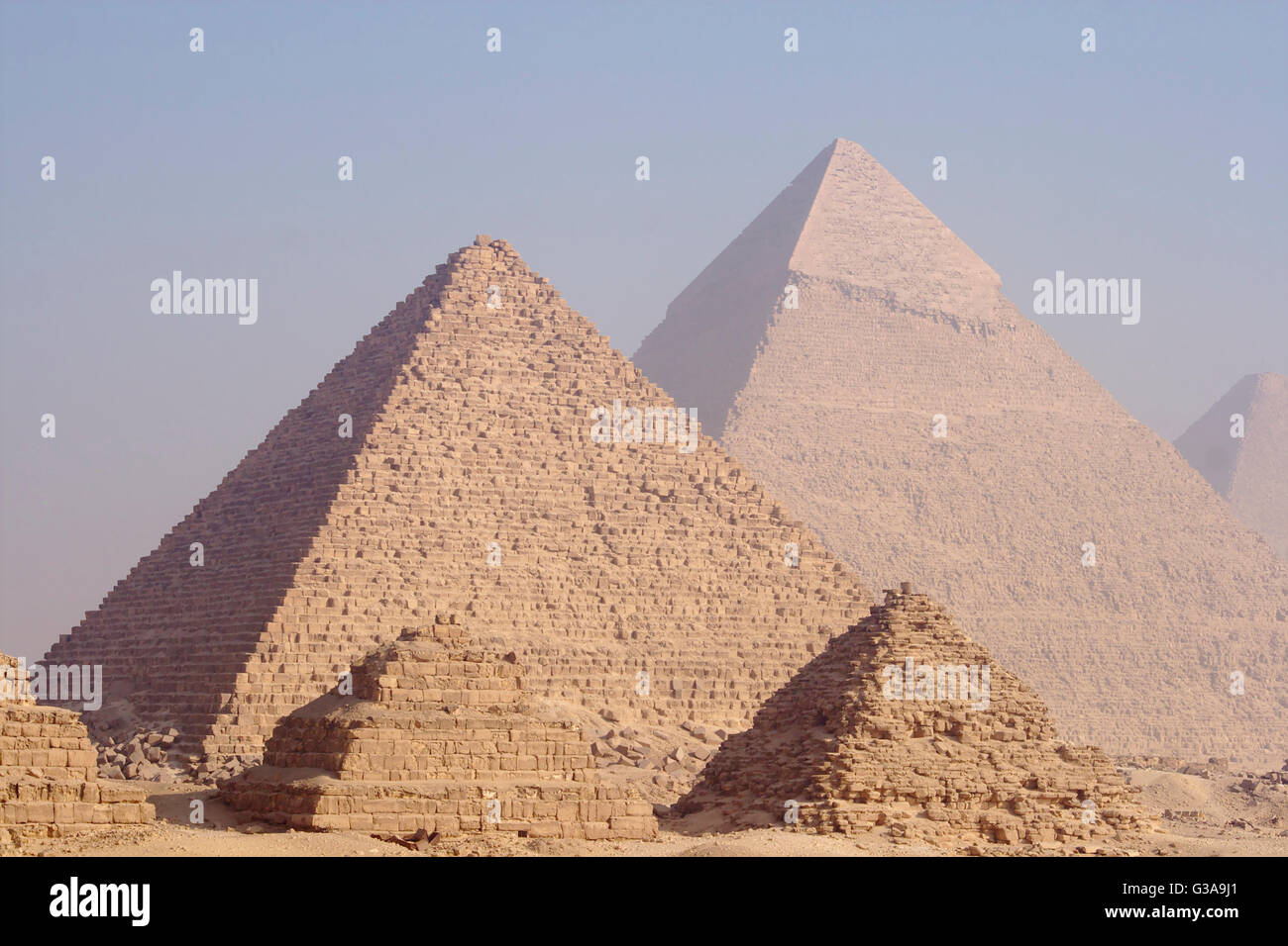Pyramiden von Gizeh (Queens Pyramiden, Pyramide des Mykerinos, Chephren-Pyramide, Pyramide von Cheops), Ägypten Stockfoto