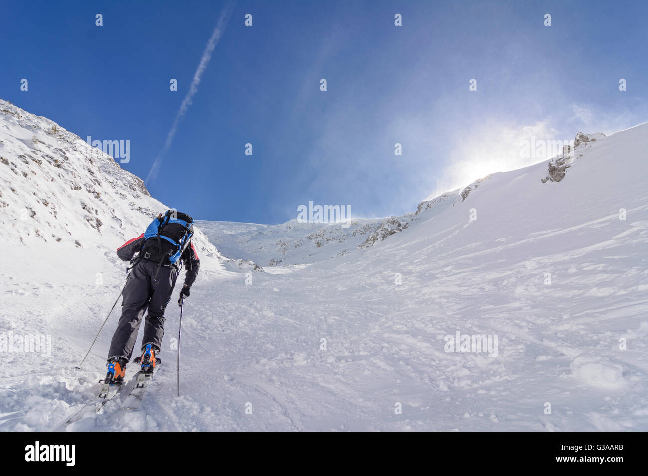Skibergsteiger aufsteigend, Schneeberg, Österreich, Niederösterreich, Niederösterreich, Wiener Alpen, bin Puchberg Schneeberg Stockfoto