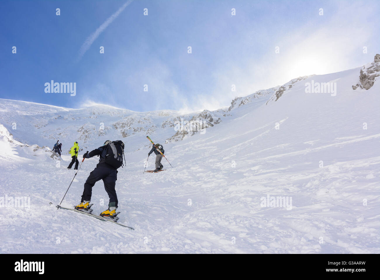 Skibergsteiger aufsteigend, Schneeberg, Österreich, Niederösterreich, Niederösterreich, Wiener Alpen, bin Puchberg Schneeberg Stockfoto