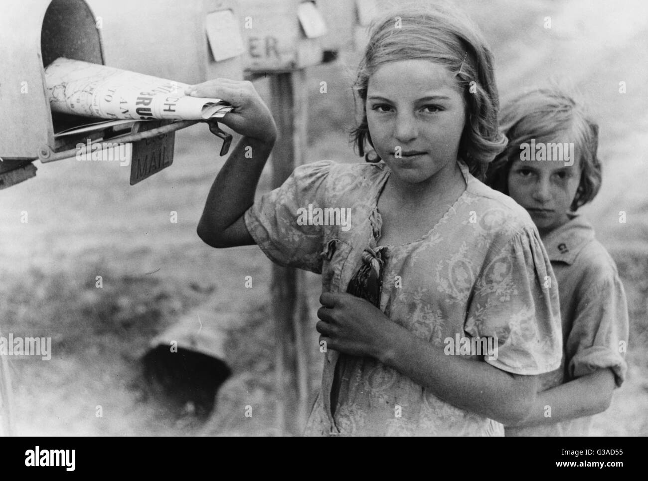 Ozark-Kinder bekommen Post aus der RFD-Box, Missouri Stockfoto