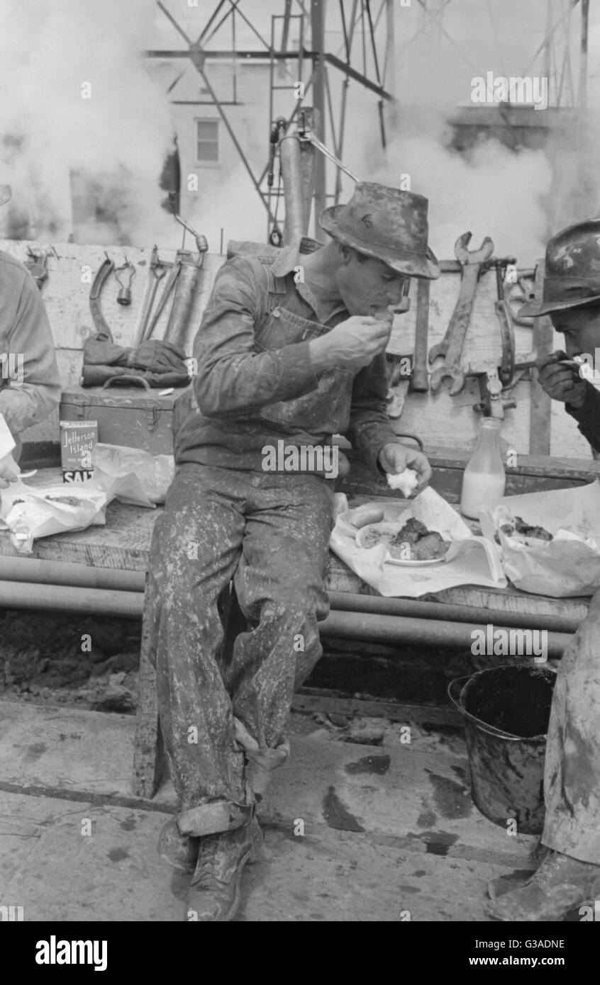 Ölarbeiter isst zu Mittag. Kilgore, Texas Stockfoto