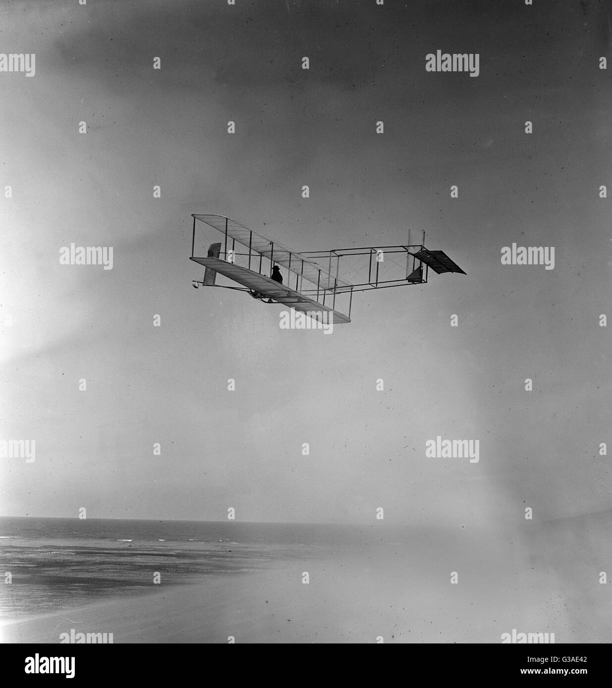 Linke Rückansicht des Segelflugzeugs in großer Höhe; Kitty Hawk, Nor Stockfoto