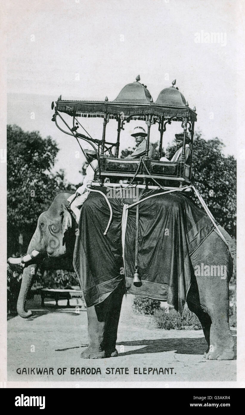 Der Staat Elefant der H H Gaekwar von Baroda, Indien - Sayajirao Gaekwad III (geboren Shrimant Gopalrao Gaekwad, 18631939) - hier im Bild sitzt im hinteren Teil der Howdah.     Datum: ca. 1910er Jahre Stockfoto