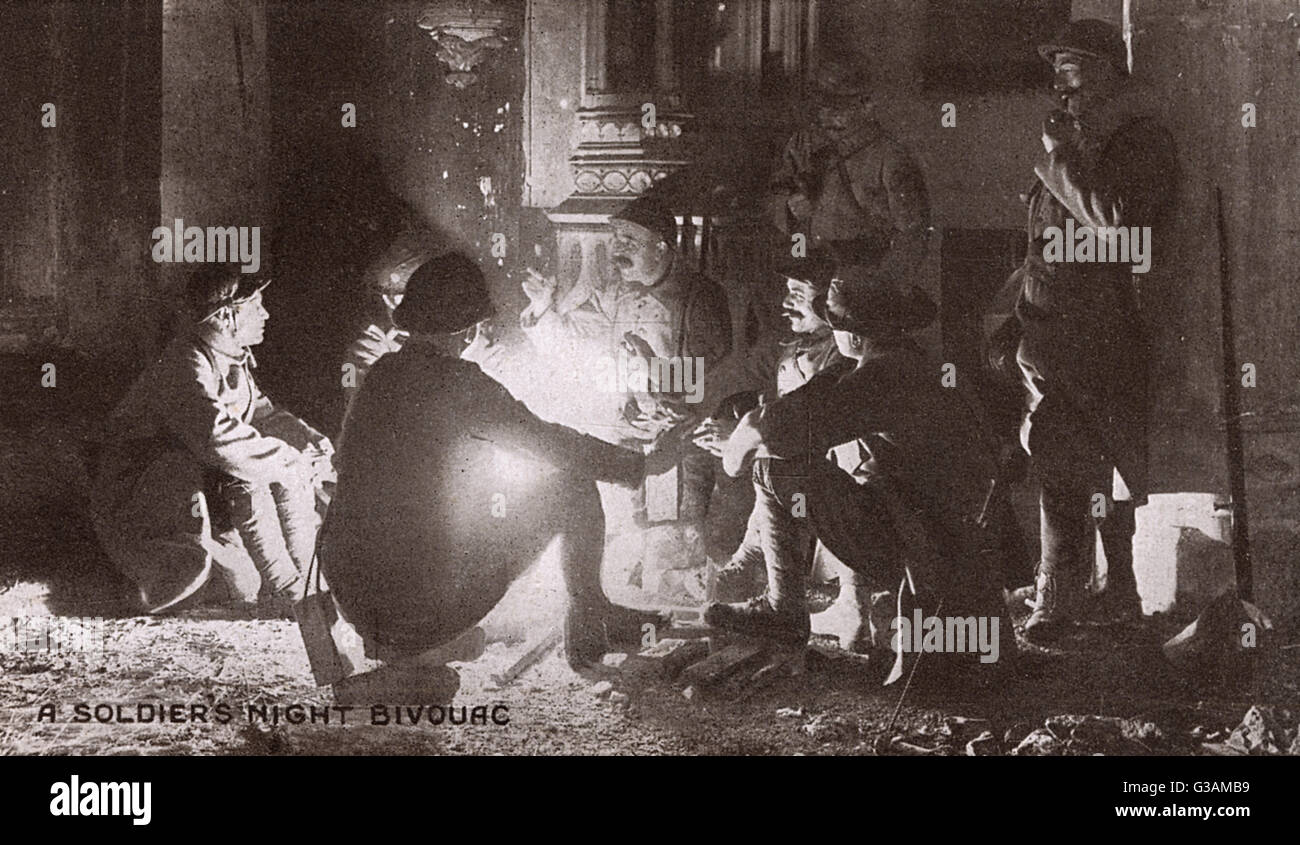 Ein Soldatennacht-Bivouac - 1. Weltkrieg - möglicherweise in einer Kirche Stockfoto
