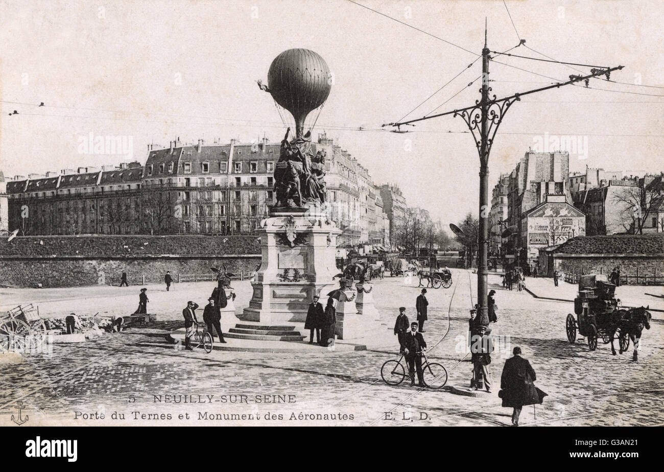 Paris in den westlichen Vororten von Paris - Porte du Ternes und Denkmal des Aeronautes (Denkmal für die Luftschiffer und Tauben von der Belagerung von Paris).     Datum: ca. 1901 Stockfoto