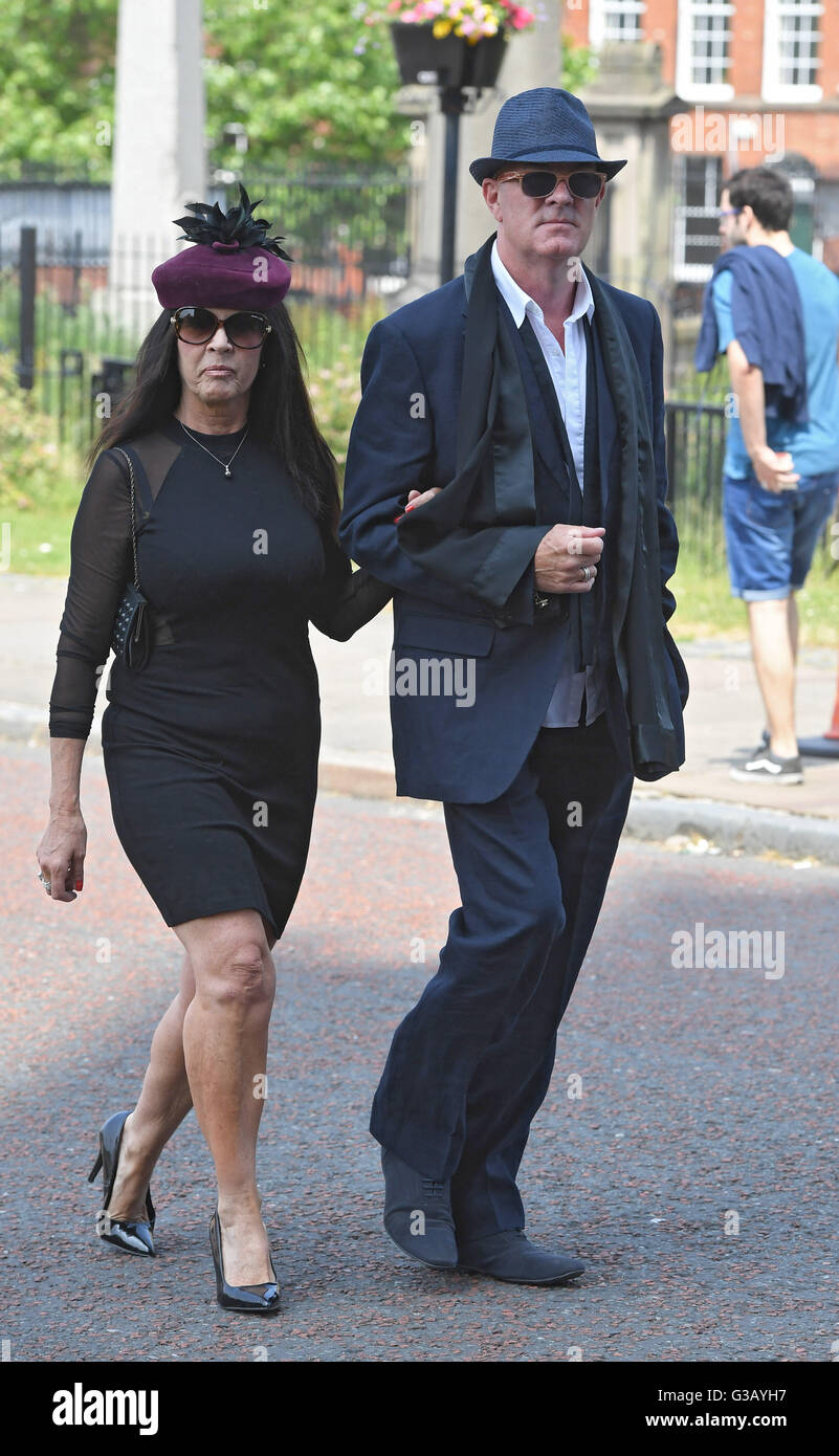 Dean Sullivan kommt in der Liverpool Cathedral für die Beerdigung von Komödie Fernsehautor Carla Lane, die im Alter von 87 gestorben. Stockfoto