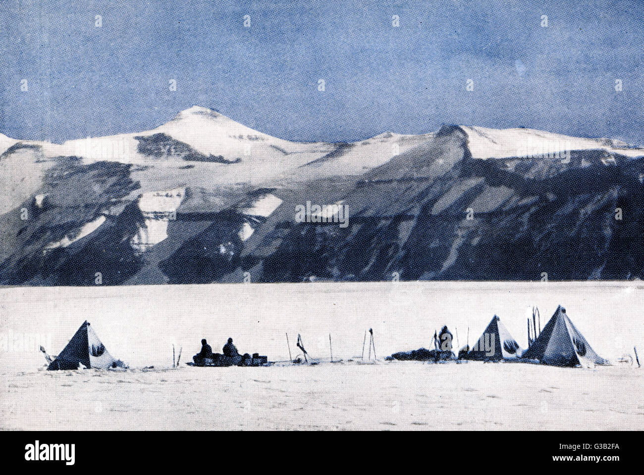 Beardmore-Gletscher; die beiden Figuren im Vordergrund sind Wilson und Cherry-Garrard, beide damit beschäftigt sind, skizzieren Datum: 1913 Stockfoto