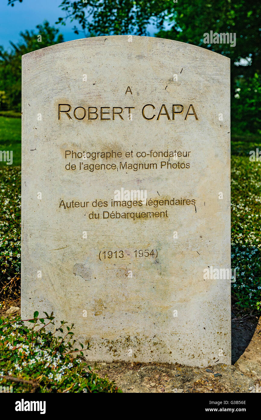 Bayeux, Calvados, Normandie, Frankreich – Gedenkstätte Robert Capa.  Capa landete am D-Day mit den amerikanischen Streitkräften Stockfoto