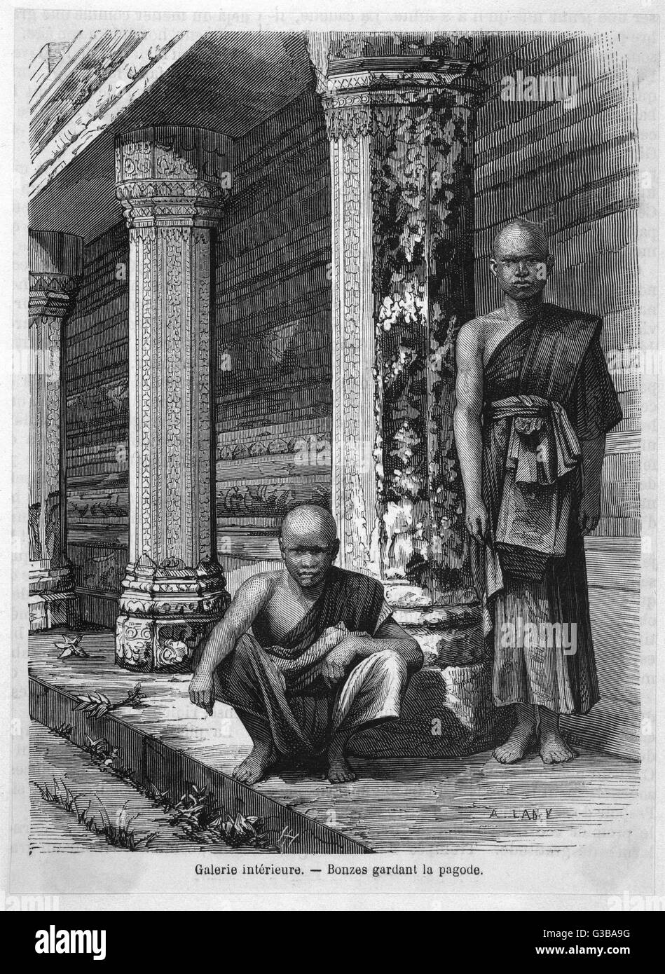 Zwei Priester bewachen eines der inneren Tempel in der majestätischen Angkor Wat Komplex.        Datum: 1868 Stockfoto
