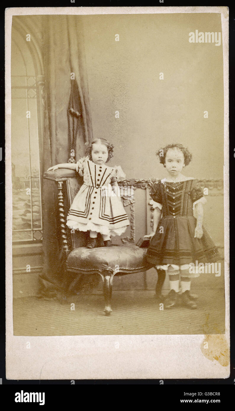 JUNGEN UND MÄDCHEN/KITTEL 1860S Stockfoto