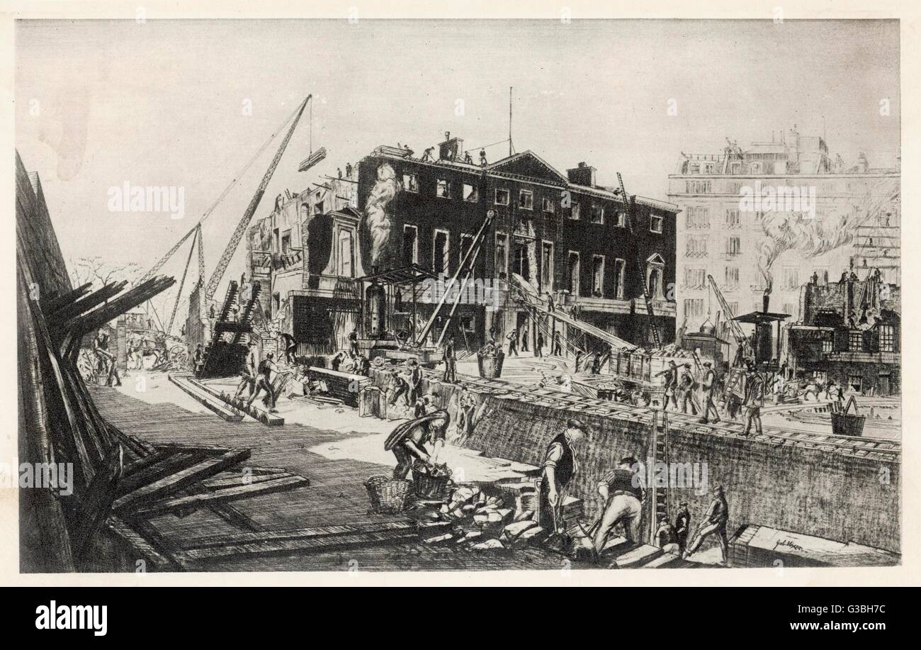 Der Abriss von William Kent-Haus, erbaut in den 1730er Jahren des 3. Herzogs von Devonshire: ersetzen einen großen Block, einschließlich der Mayfair Hotel ist.     Datum: 1924 Stockfoto