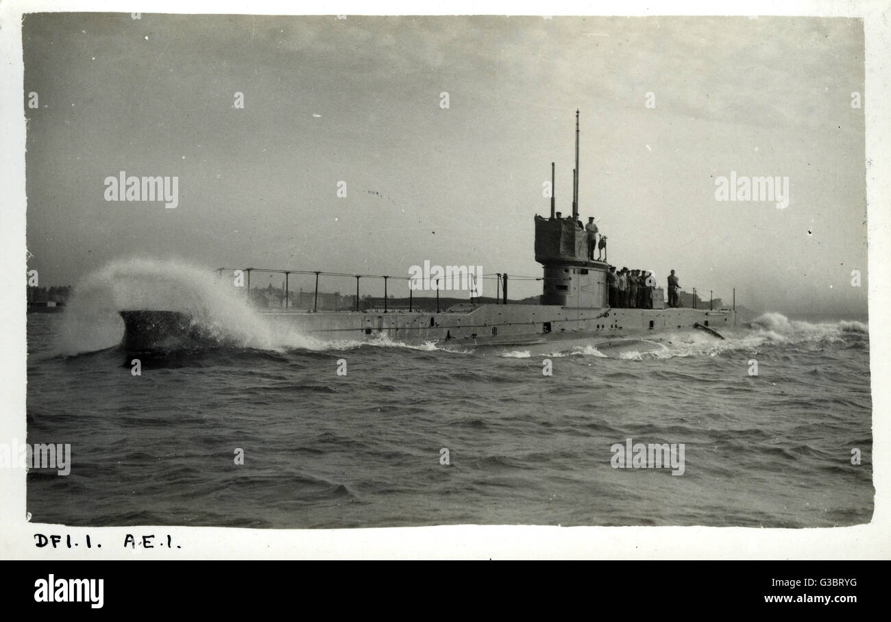 Die Royal Australian Navy erste uBoot, AE1, die mit allen 35 Händen am