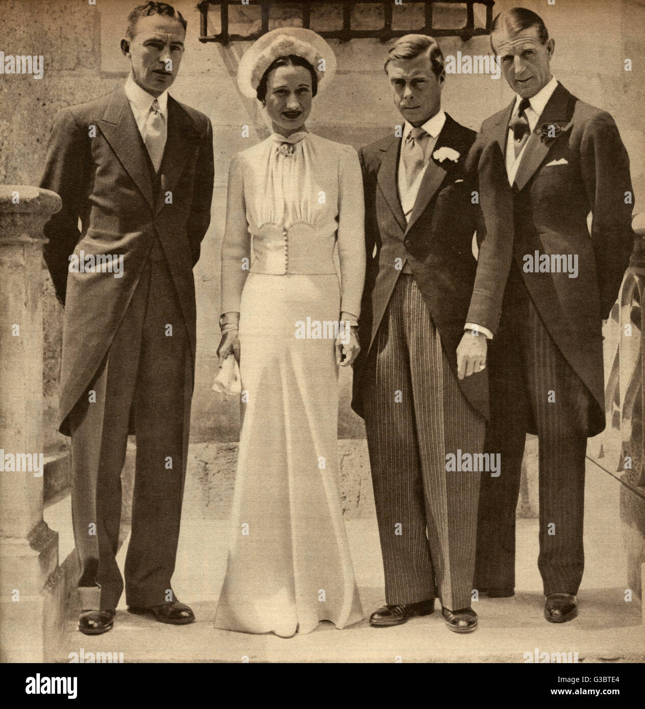 Wallis Simpson und Edward ehemals König Edward VIII., heiratete am 3. Juni 1937 auf der Chⴥau de Cand鬠France, lieh ihnen durch französische Millionär Charles Bedaux.   Wallis tragen eine lange - Schürzen Cocktailkleid in "Wallis blau" Crêpe mit hohen nec Stockfoto