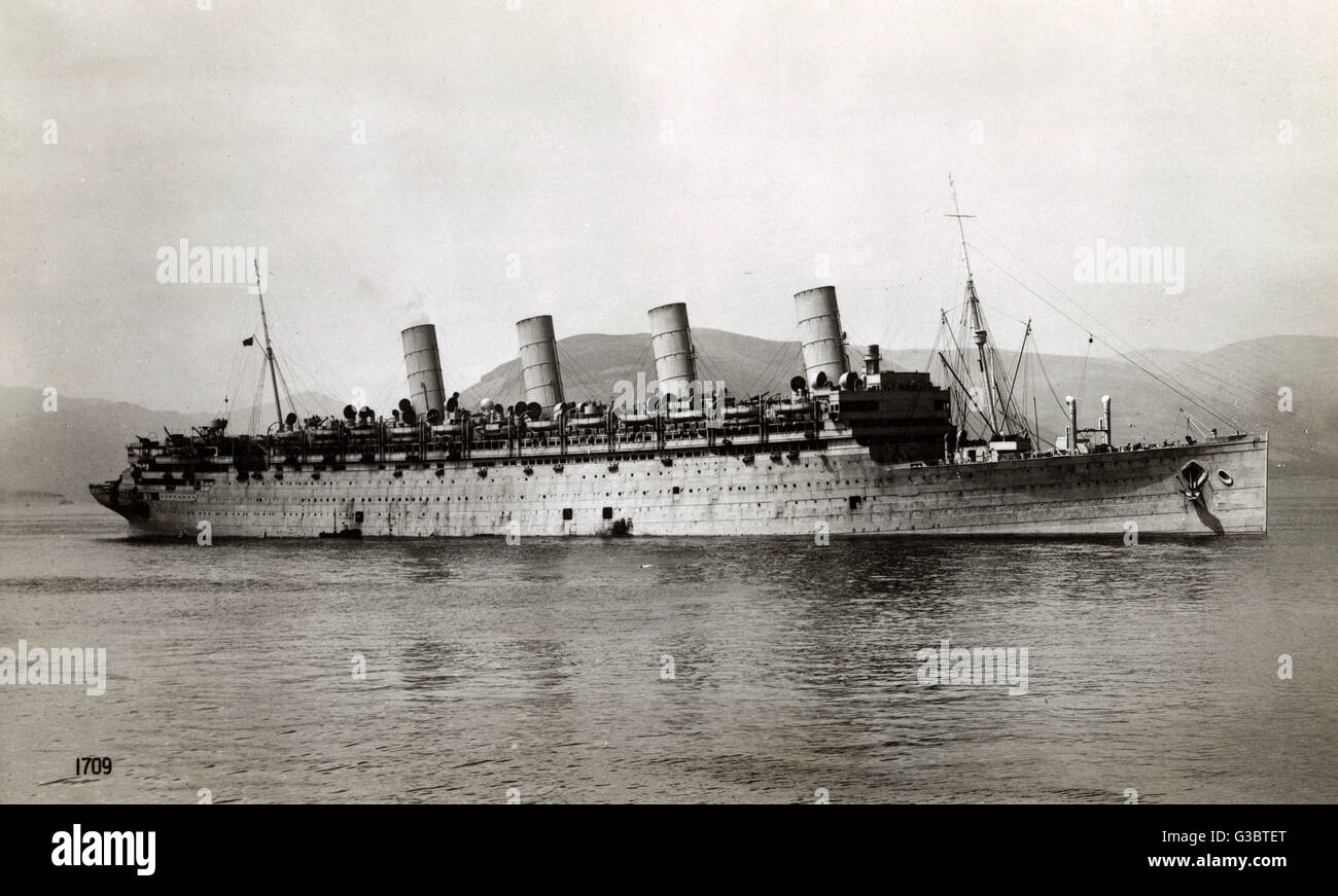 RMS Aquitania, Cunard Line Kreuzfahrtschiff, hier in Kriegsbemalung während des ersten Weltkrieges gesehen.  Das Schiff diente als ein bewaffneter Handelsschiffe Kreuzer, als ein Truppentransporter und als Lazarettschiff.      Datum: 1914-1918 Stockfoto