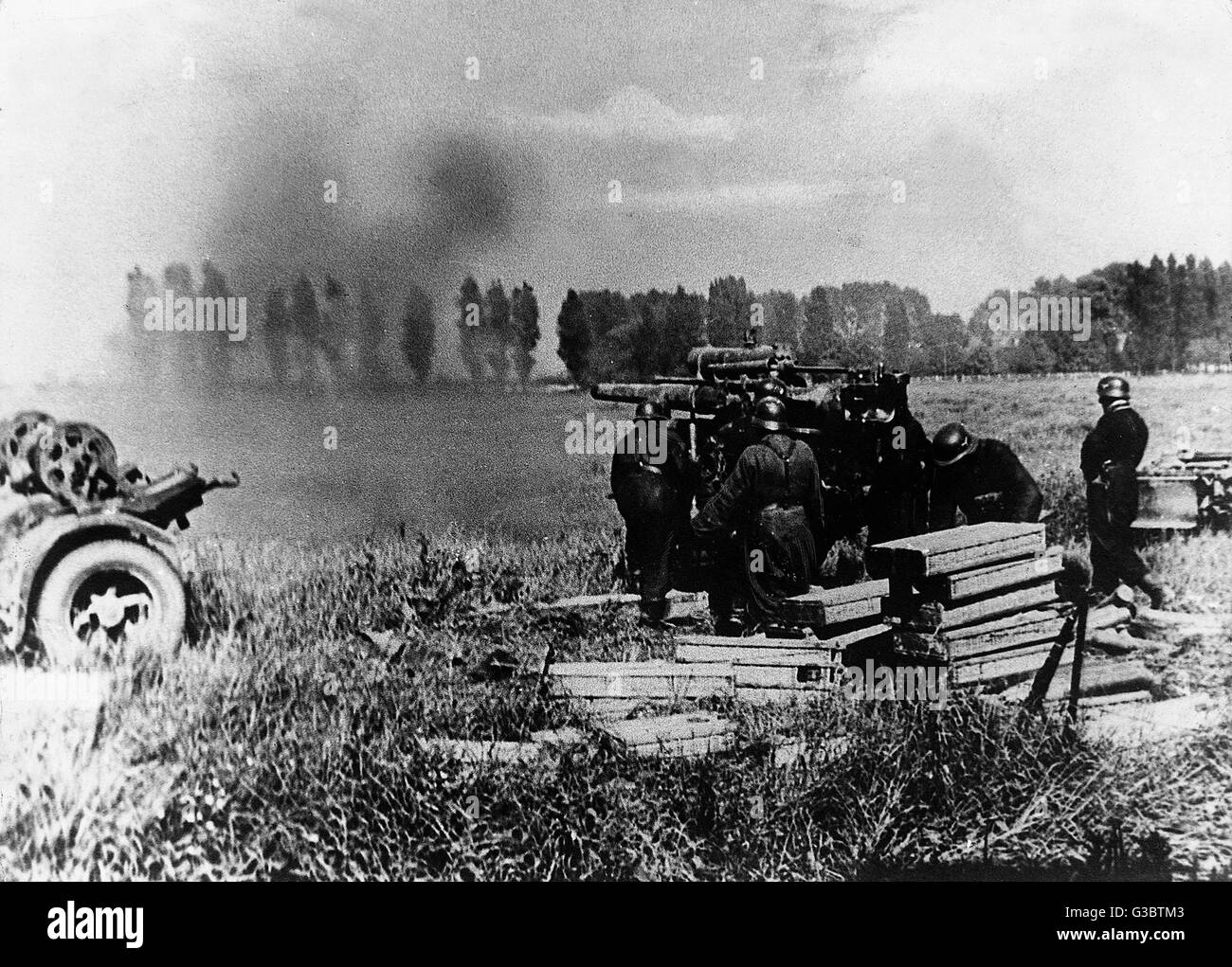 Einer der Rommels 8,8 cm Flak-Geschütze im Kampf gegen britische Panzer Datum: Mai 1940 Stockfoto